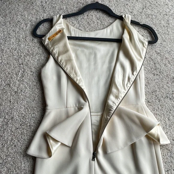 🆕ALICE & OLIVIA Ivory Peplum Dress sz 2